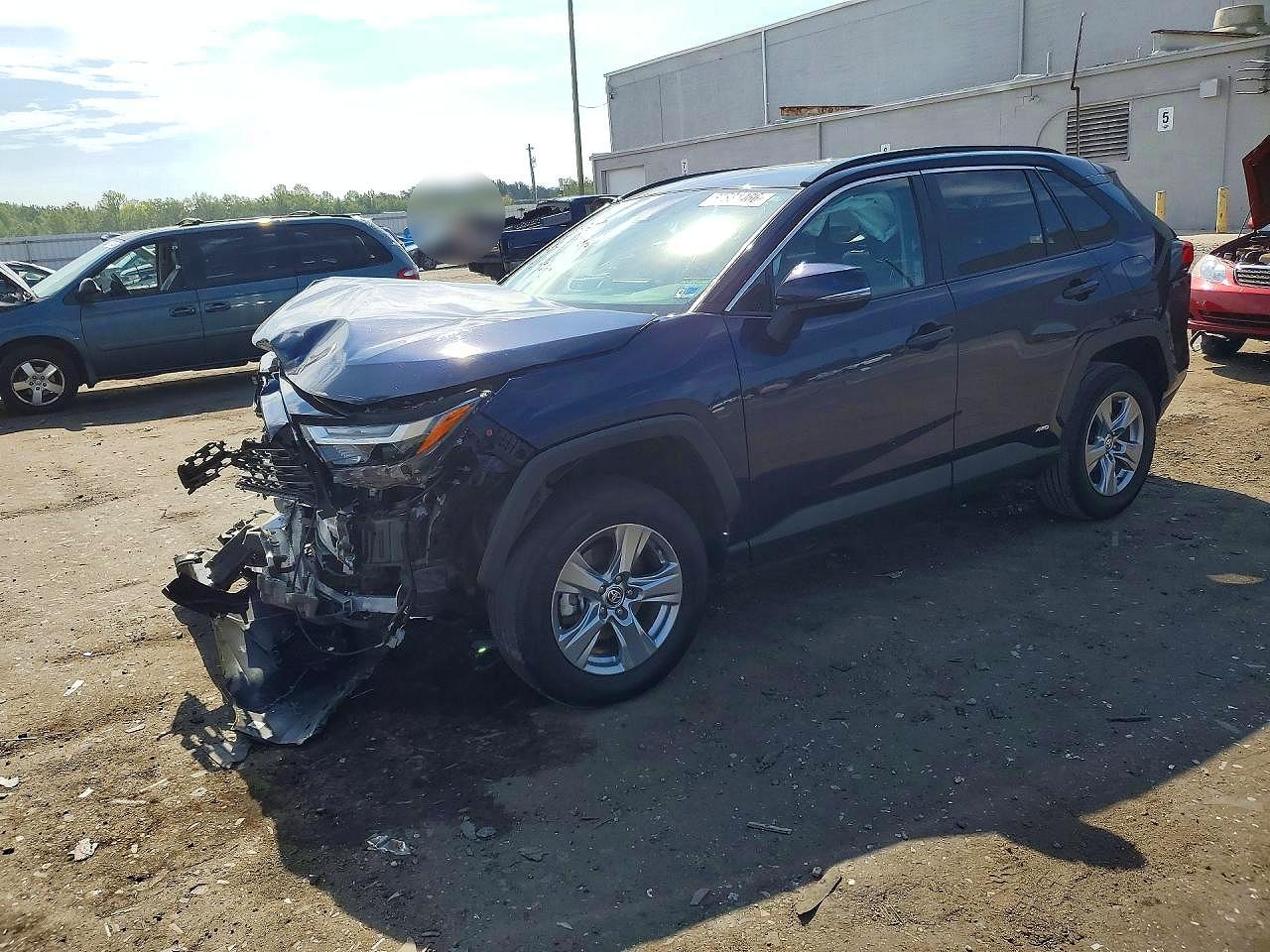 2024 TOYOTA RAV4 XLE — Front 3/4