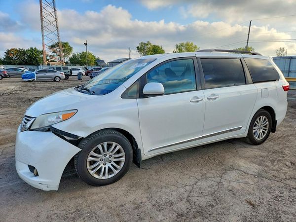 2017 TOYOTA SIENNA