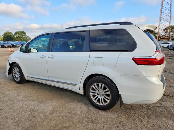 2017 TOYOTA SIENNA