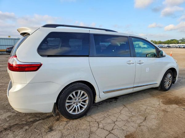 2017 TOYOTA SIENNA