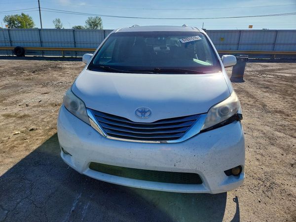 2017 TOYOTA SIENNA
