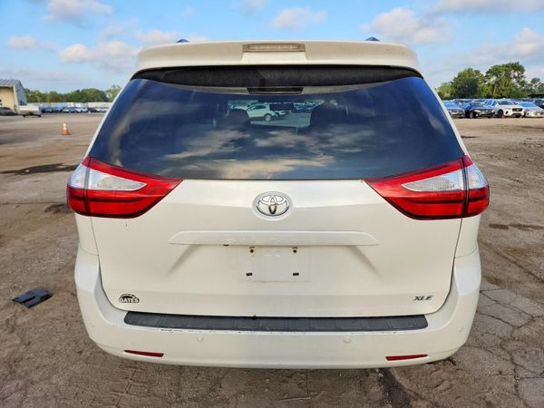 2017 TOYOTA SIENNA