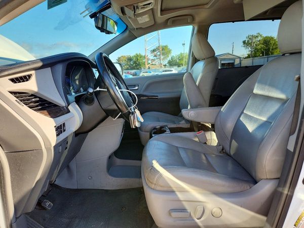 2017 TOYOTA SIENNA