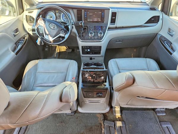 2017 TOYOTA SIENNA