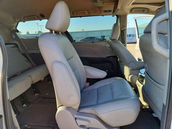 2017 TOYOTA SIENNA