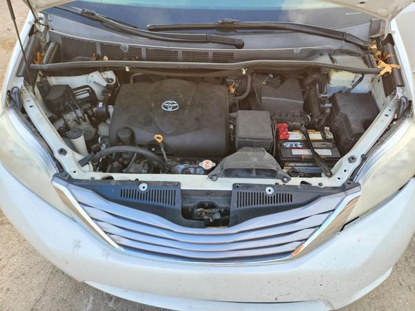 2017 TOYOTA SIENNA