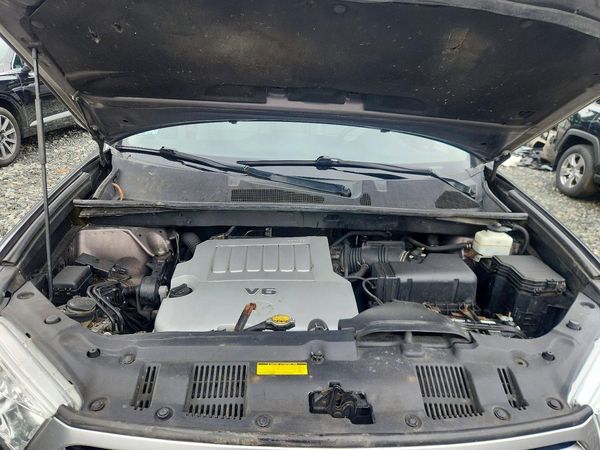 2012 TOYOTA HIGHLANDER Base/Hybrid — Engine bay