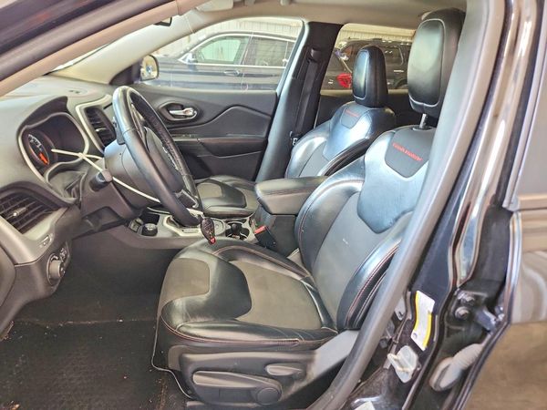 2016 JEEP CHEROKEE Trailhawk — DENT