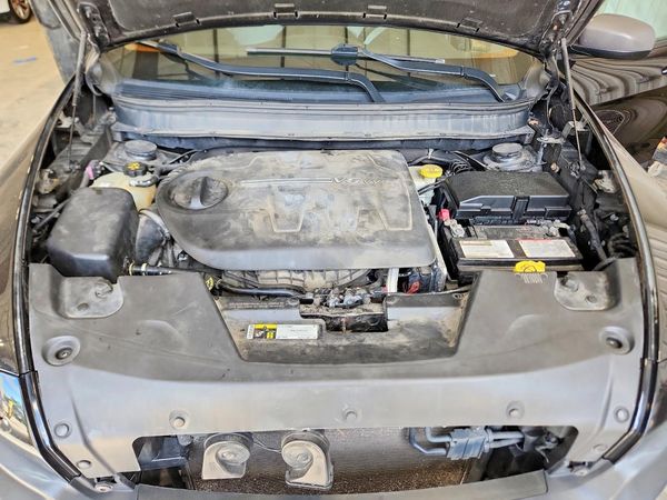 2016 JEEP CHEROKEE Trailhawk — Engine bay