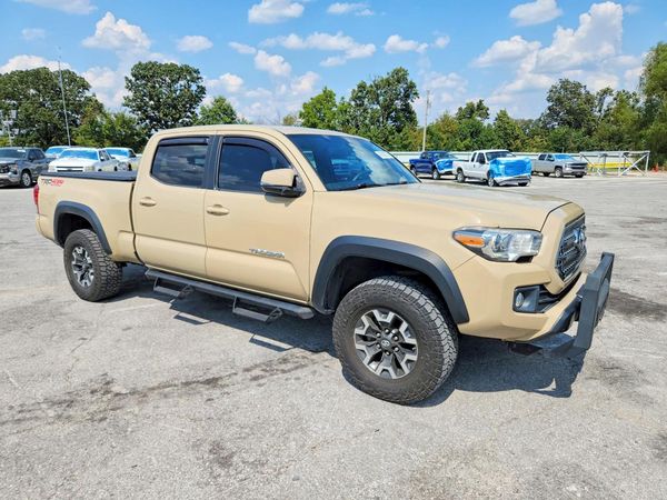 2017 TOYOTA TACOMA — Passenger 3/4