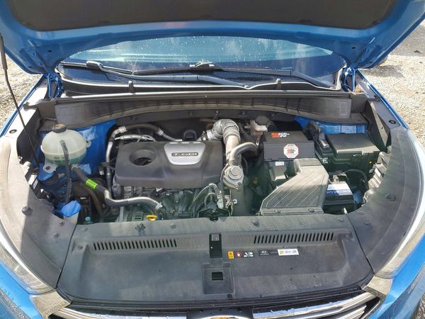 2017 HYUNDAI TUCSON — Engine bay