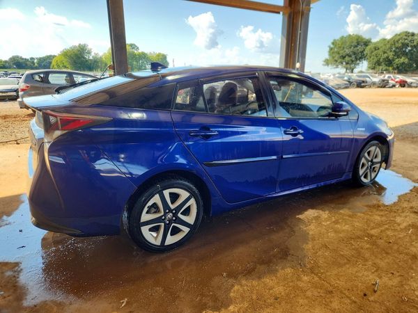 2016 TOYOTA PRIUS