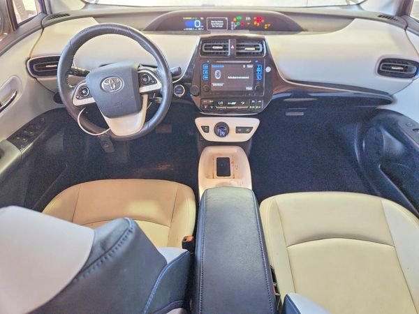 2016 TOYOTA PRIUS