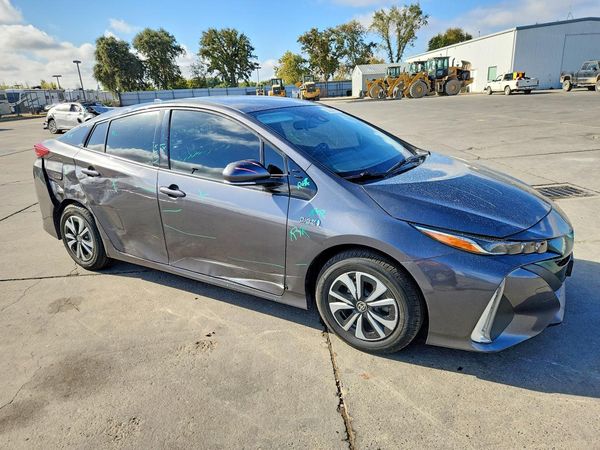 2019 TOYOTA PRIUS Plus/Premium/Advanced — Passenger 3/4