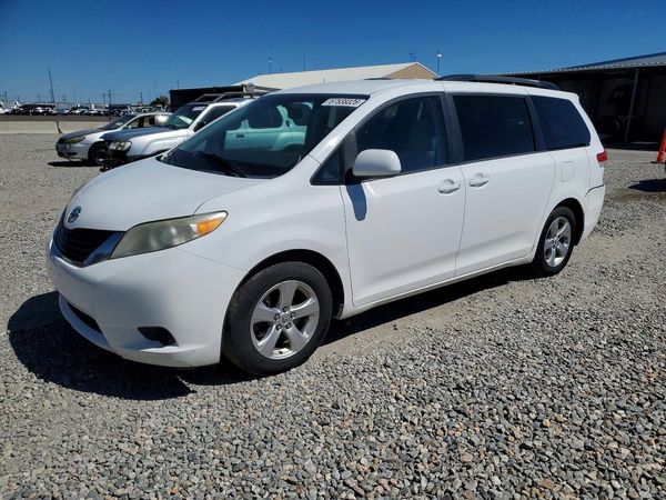 2013 TOYOTA SIENNA HYB — Front 3/4