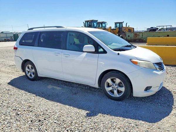2013 TOYOTA SIENNA HYB — Passenger 3/4