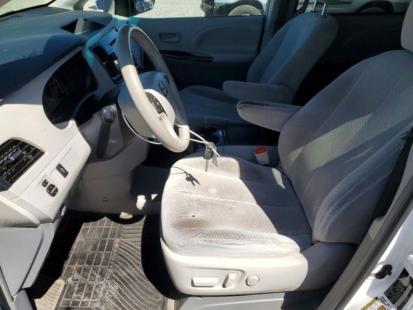 2013 TOYOTA SIENNA HYB — DENT