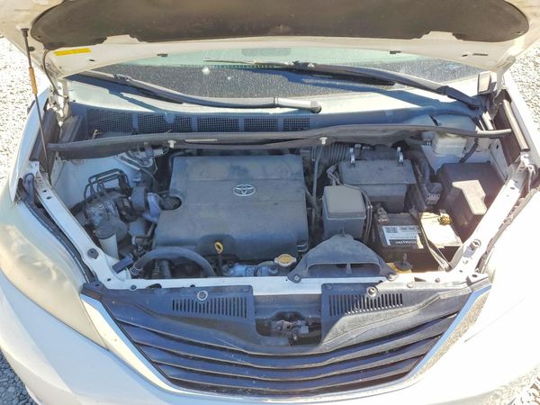 2013 TOYOTA SIENNA HYB — Engine bay