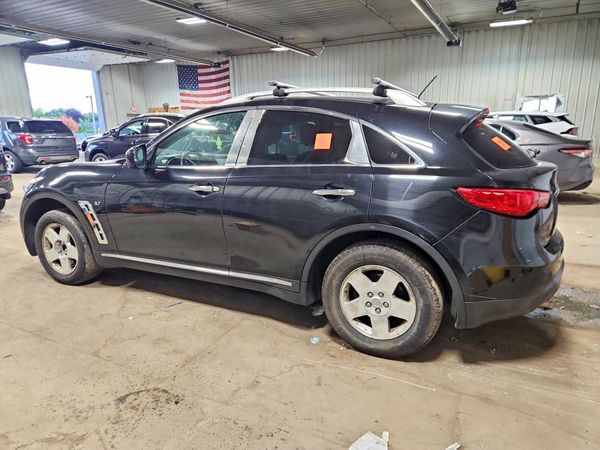 2016 INFINITI QX70