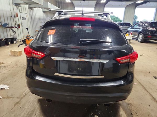 2016 INFINITI QX70