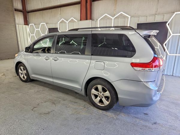 2014 TOYOTA SIENNA