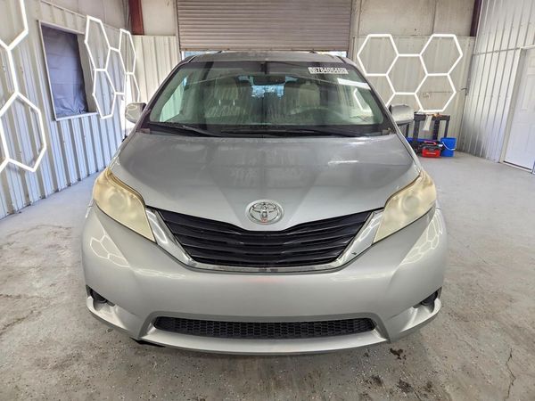 2014 TOYOTA SIENNA