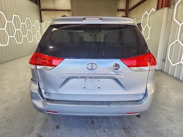 2014 TOYOTA SIENNA