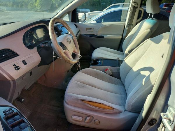 2014 TOYOTA SIENNA