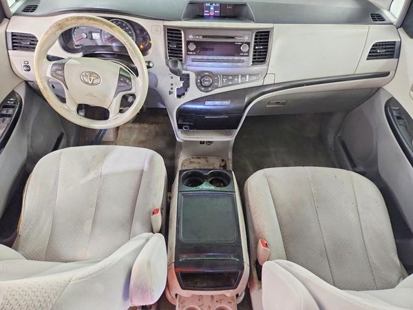 2014 TOYOTA SIENNA
