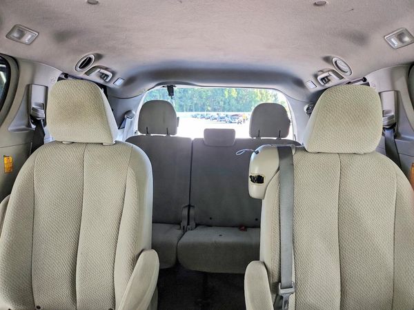 2014 TOYOTA SIENNA