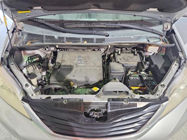 2014 TOYOTA SIENNA