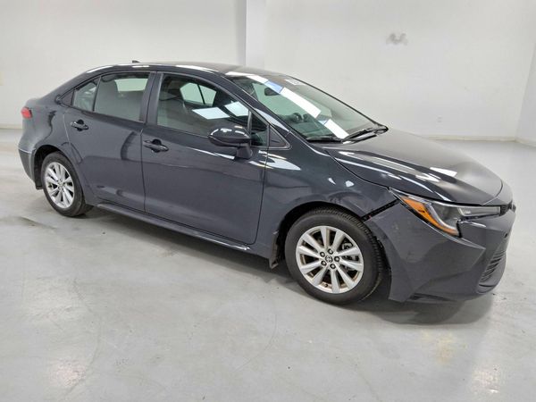 2026 TOYOTA COROLLA LE — Passenger 3/4