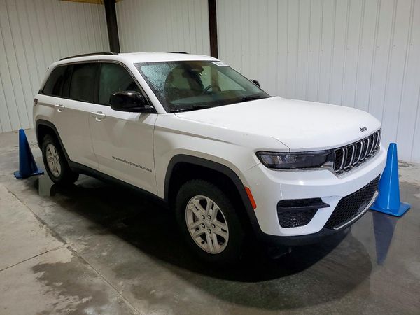 2023 JEEP GRAND CHEROKEE Laredo, Altitude