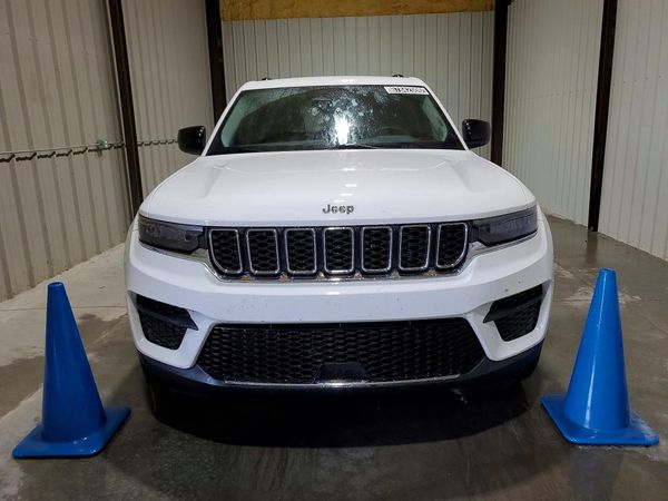 2023 JEEP GRAND CHEROKEE Laredo, Altitude