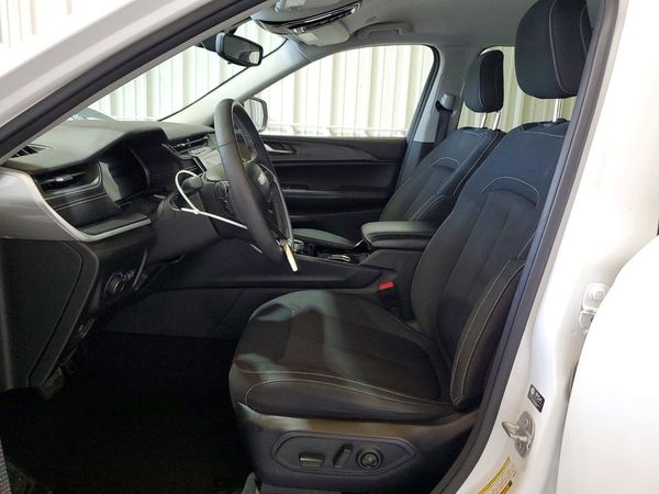 2023 JEEP GRAND CHEROKEE Laredo, Altitude