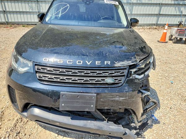 2020 LAND ROVER DISCOVERY SE — Engine bay