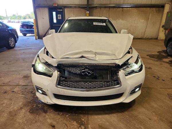 2015 INFINITI Q50