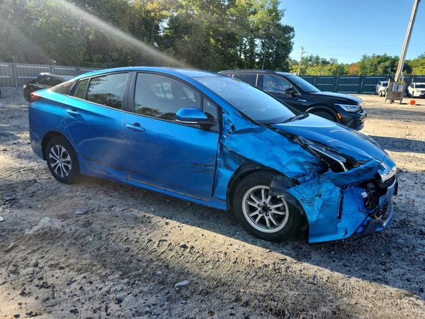 2019 TOYOTA PRIUS LE/XLE