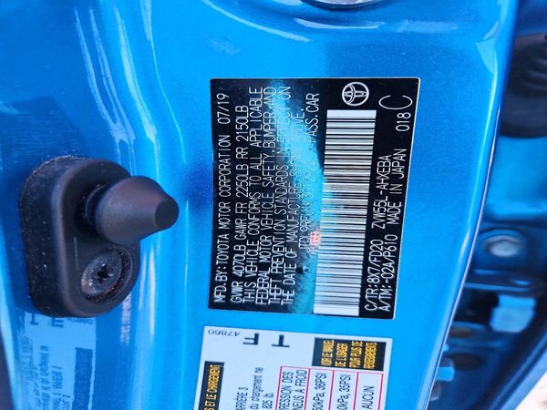 2019 TOYOTA PRIUS LE/XLE
