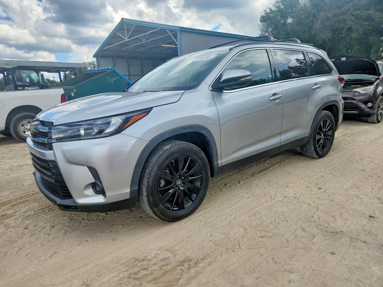 2019 TOYOTA HIGHLANDER SE/XLE — Front 3/4