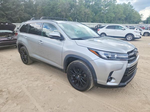 2019 TOYOTA HIGHLANDER SE/XLE — Passenger 3/4