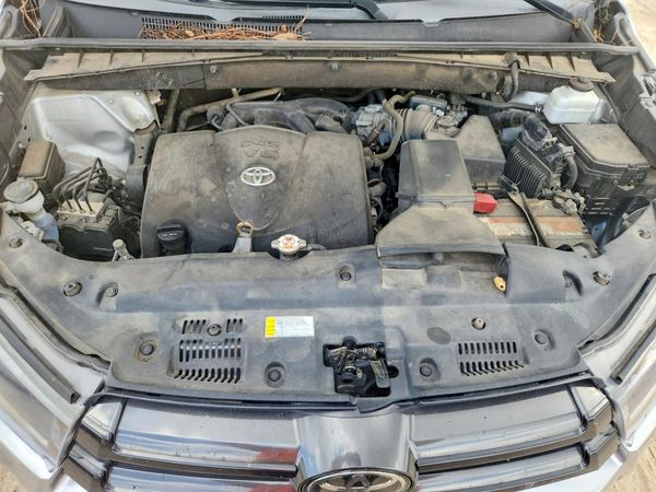 2019 TOYOTA HIGHLANDER SE/XLE — Engine bay