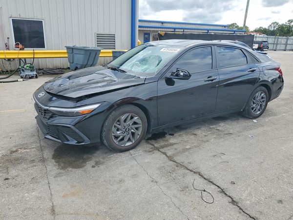 2024 HYUNDAI ELANTRA