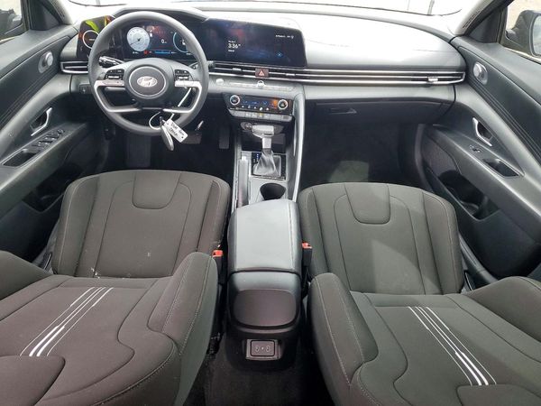 2024 HYUNDAI ELANTRA