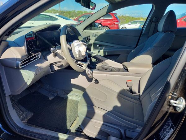 2024 HYUNDAI ELANTRA