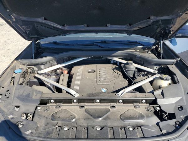 2019 BMW X5 xDrive40i — Engine bay