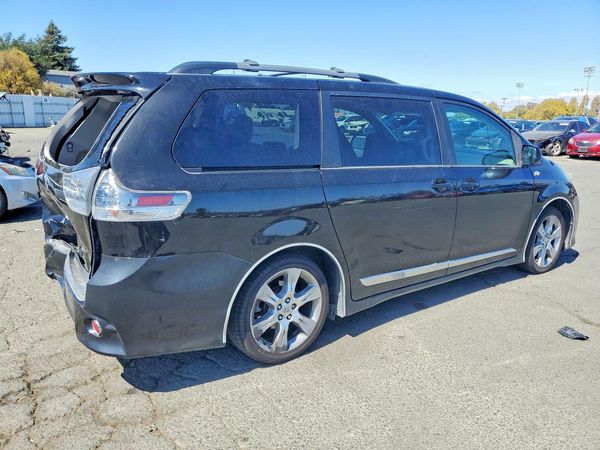 2012 TOYOTA SIENNA