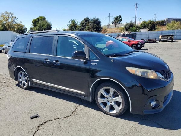 2012 TOYOTA SIENNA