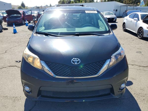 2012 TOYOTA SIENNA