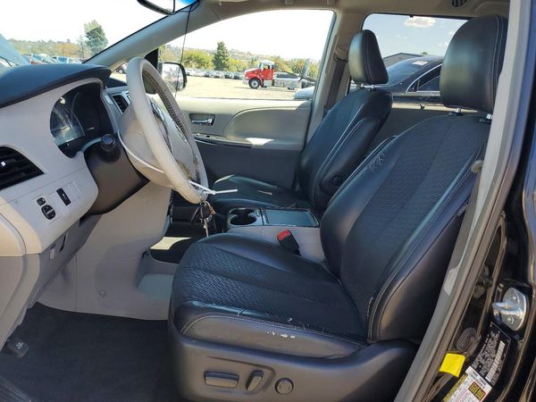 2012 TOYOTA SIENNA
